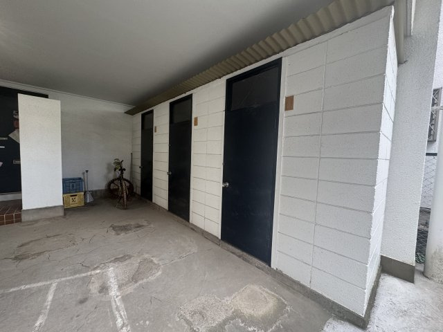 パロス中町の駐車場