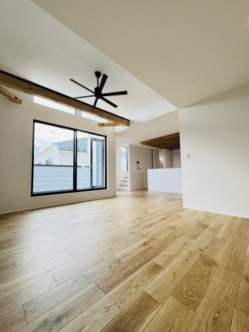 SHONAN FAMILY RESORT — 鵠沼海岸の家の居間・リビング