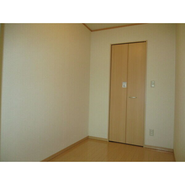 ゼフィール小人町の洋室