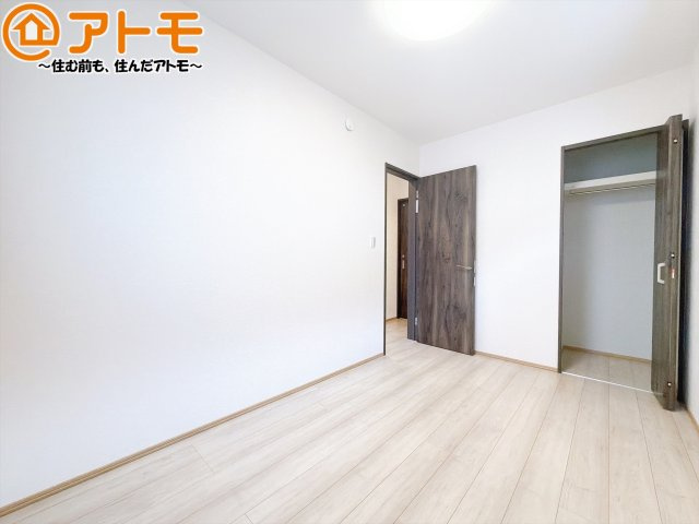 【子供部屋】 | 駿河区有東3丁目　新築戸建　全1棟 | 壁と床がシンプルな色合いだからこそ自分だけの空間を作れます♪お部屋作りのイメージは順調でしょうか♪