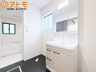 【独立洗面台】 | 駿河区有東3丁目　新築戸建　全1棟 | 壁付け水栓の洗面台は水垢がたまりにくく、お掃除がしやすいですね♪