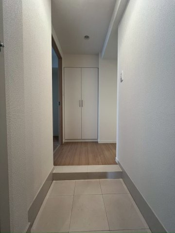 アトラス本郷赤門前の玄関|高さ調節機能付　シューズＢＯＸ