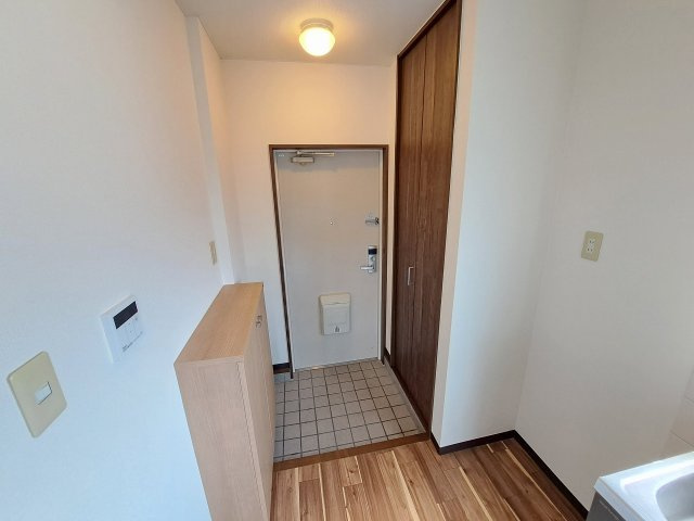 プチメゾン弥生の玄関