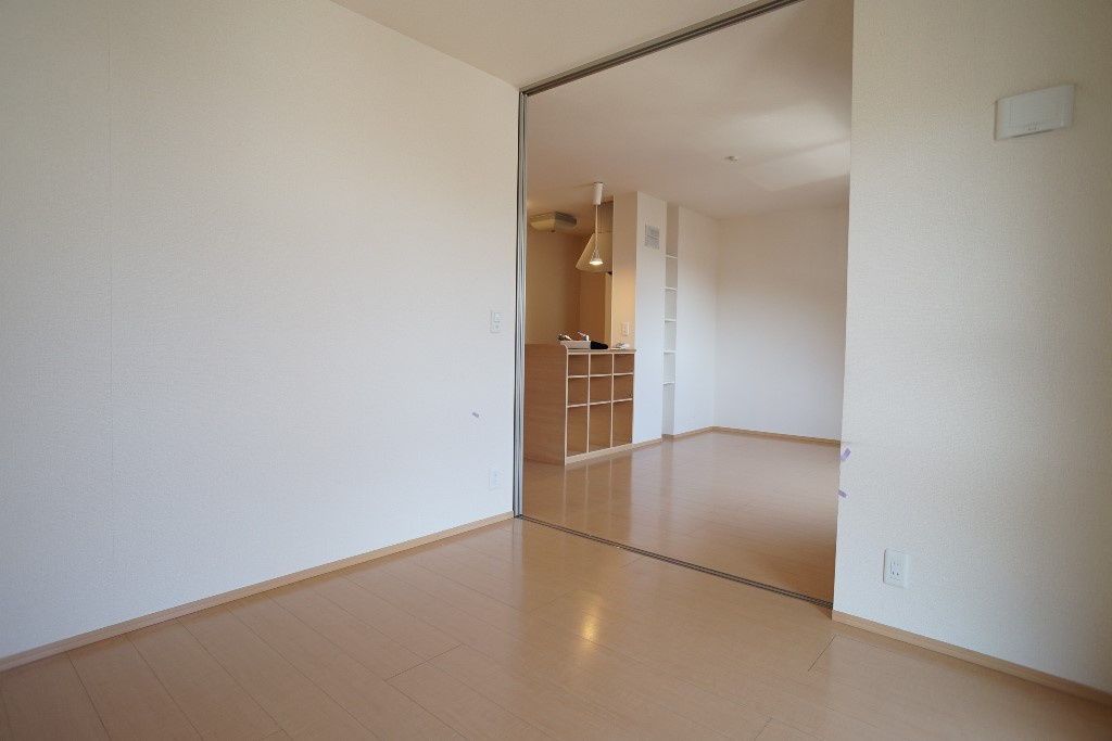 カサベルデ暖華の洋室