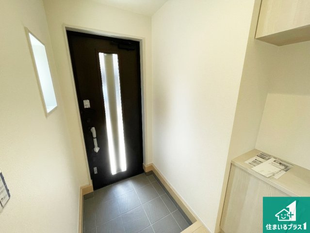 ■12日(土)13日(日)現地ご見学可能！　尼崎市南初島町　限定1邸の玄関|シューズボックスにはたくさんの靴が収納できるので玄関周りはいつもスッキリ！ご家族が増えても安心！
