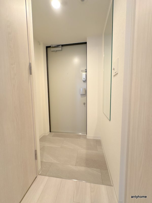 コンフォリア・リヴ博労町一丁目Q　仲介手数料無料の玄関