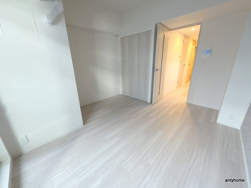 コンフォリア・リヴ博労町一丁目Q　仲介手数料無料の居間・リビング