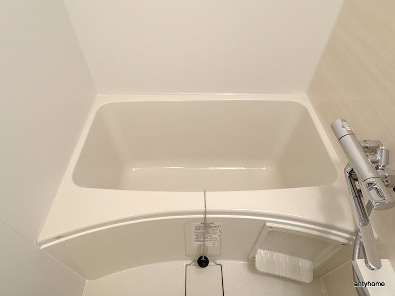 コンフォリア・リヴ博労町一丁目Q　仲介手数料無料の浴室