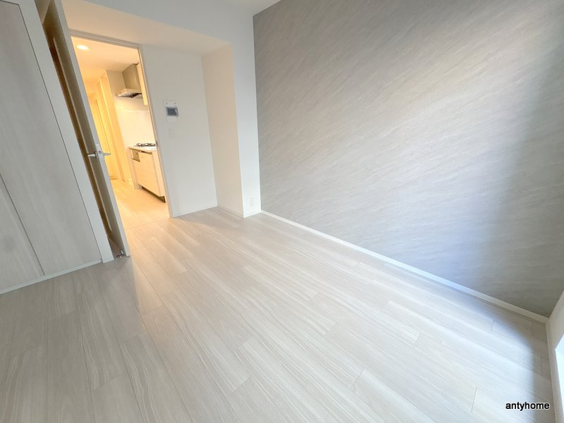 コンフォリア・リヴ博労町一丁目Q　仲介手数料無料の洋室