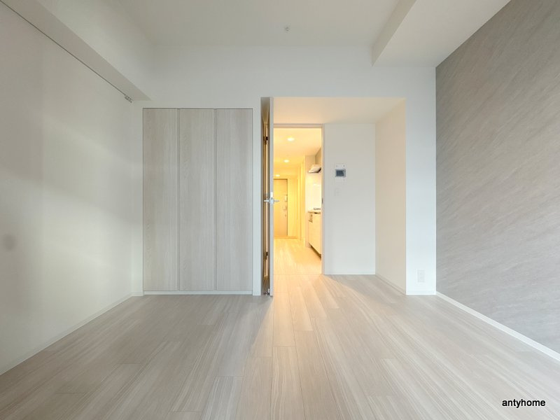 コンフォリア・リヴ博労町一丁目Q　仲介手数料無料の居間・リビング