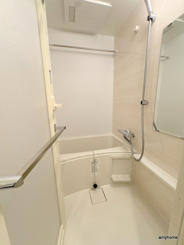 コンフォリア・リヴ博労町一丁目Q　仲介手数料無料の浴室