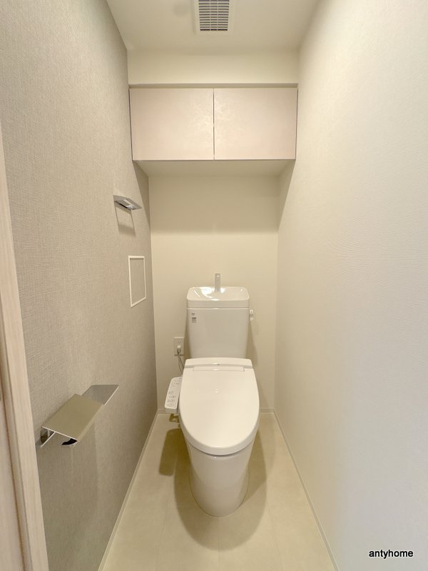 コンフォリア・リヴ博労町一丁目Q　仲介手数料無料のトイレ