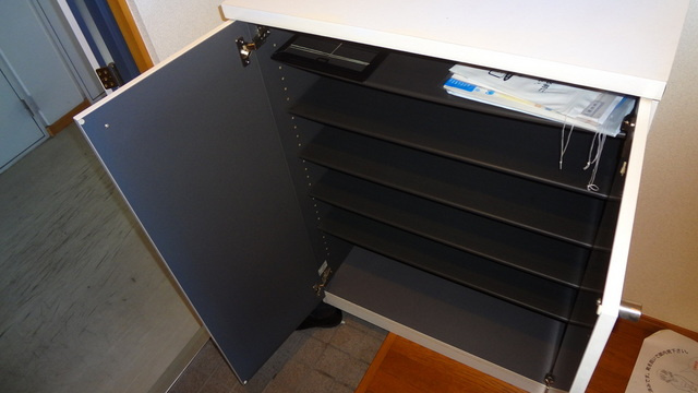 ロイヤルコート北野の居間・リビング|下駄箱