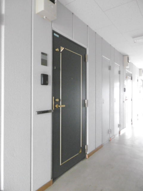 ロイヤルコート北野の玄関