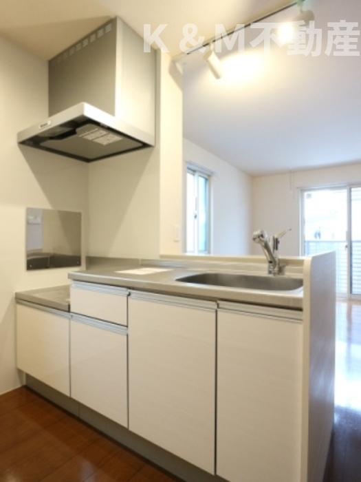 プレジールヤストシのキッチン|コンパクトなキッチンで掃除もラクラク