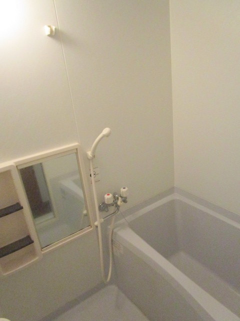 ヘーベル　フィオリーレの浴室|清潔感のあるバスルーム