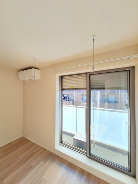 グランキ大森ガーデンの内装|室内物干しフック・防犯シャッター