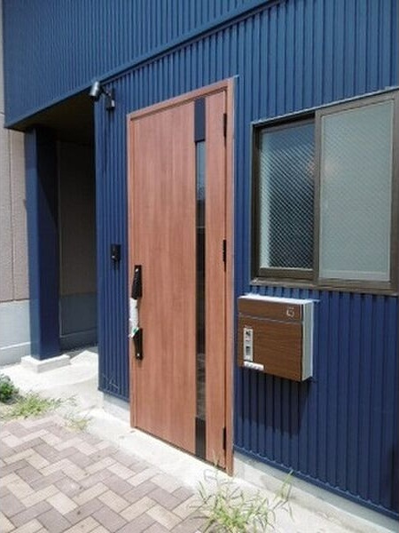 SEVEN’S　BOX寿の玄関