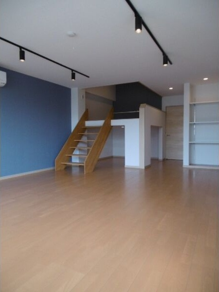 SEVEN’S　BOX寿の居間・リビング