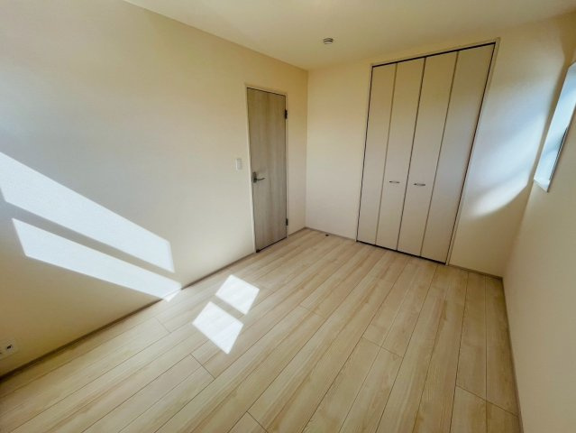 【Livele Garden】　小山市中久喜　第１　全5邸の洋室|〇４号棟　洋室　6帖〇
各居室に収納付きで住みやすさにこだわっています！
2026年2月撮影