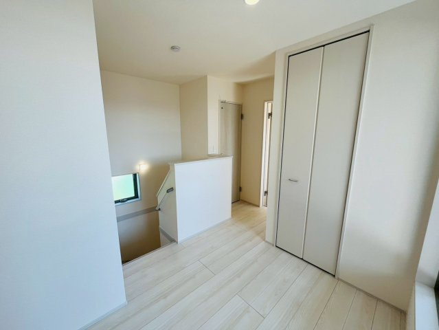 【Livele Garden】　小山市中久喜　第１　全5邸の収納|〇４号棟　ホール収納〇
2階ホールにも収納スペースがございます。日用品や季節ものの家電などを収納しておくことができます♪