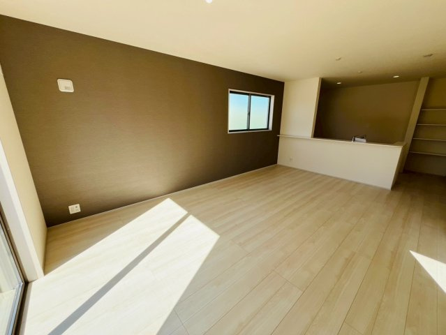 【Livele Garden】　小山市中久喜　第１　全5邸の居間・リビング|〇４号棟　リビング〇
窓から明るい日差しが差し込みます♪
2026年2月撮影