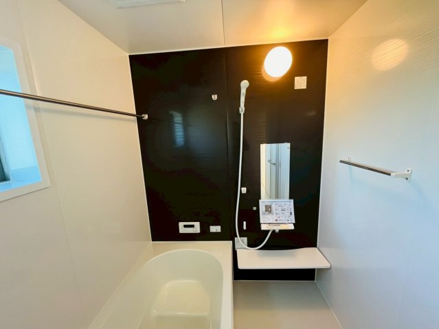 【Livele Garden】　小山市中久喜　第１　全5邸の浴室|〇４号棟　浴室〇
空気もこもらずいつもクリーンな浴室乾燥機付の広々バスルーム♪
2026年2月撮影