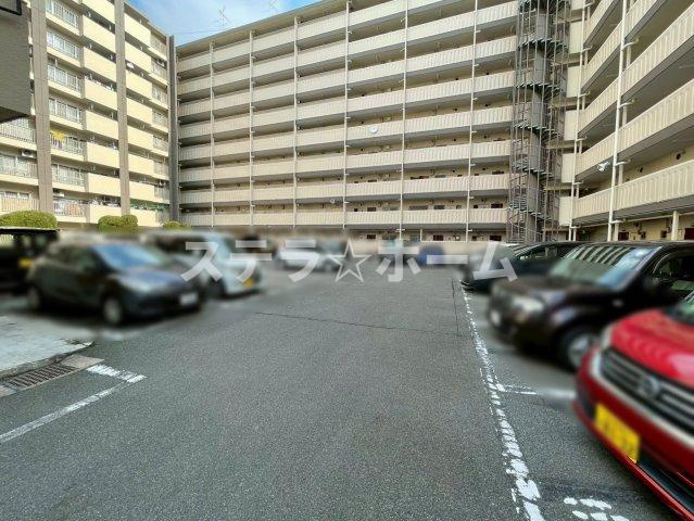 高殿コーポの駐車場
