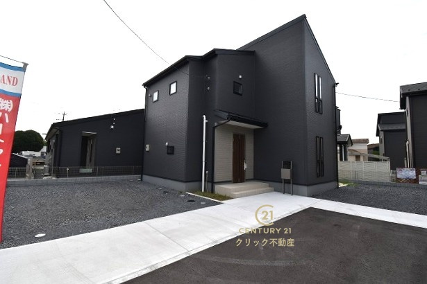 リーブルガーデン  小美玉市羽鳥　13期　4の駐車場|駐車場は十分なスペース。ご家族それぞれが車をご所有の場合や、来客の際も安心です。