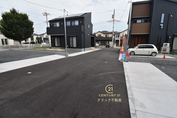 リーブルガーデン  小美玉市羽鳥　13期　4の前面道路含む現地写真|内覧、気になる他の物件と合わせての現地ご案内も可能です。HPから、またお電話でも、お気軽にお問い合わせください。