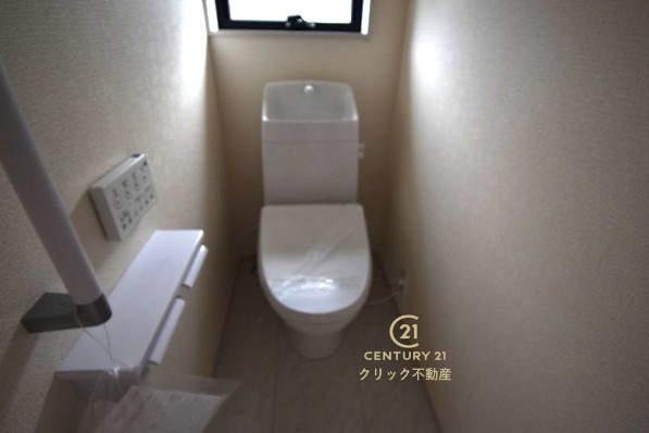 リーブルガーデン  小美玉市羽鳥　13期　4のトイレ|毎日使う空間と機能だから、いつまでも清潔なスペースであってほしいのがトイレです。お掃除しやすいシンプルなデザインです。
