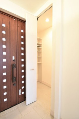 【収納】 | 宇多津町浜七番丁売戸建 | 玄関収納