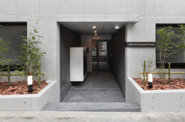 ミライズ新宿戸山のエントランス