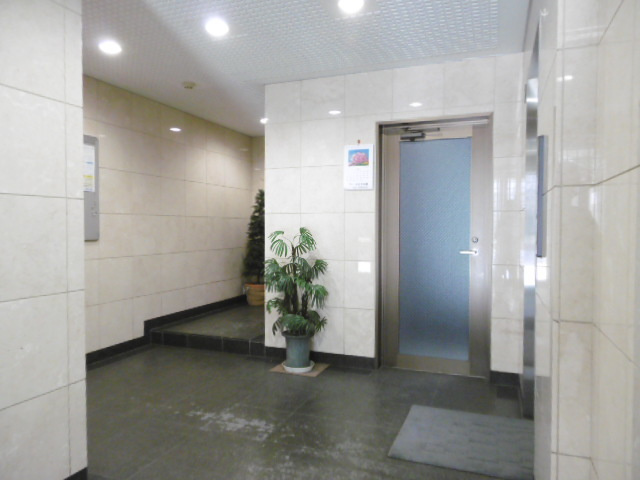 高山ビルのエントランス