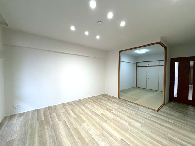 ◆２０２５年４月リフォーム完了◆駅徒歩４分◆４ＬＤＫ住戸◆２面バルコニー◆フォルクローレ瀬田の居間・リビング|リビング