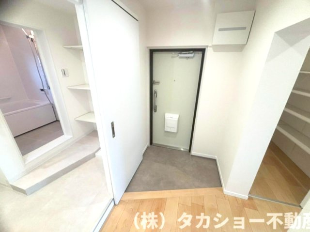 【玄関】 | グリーンハイム検見川　9号棟 | 収納もある玄関です