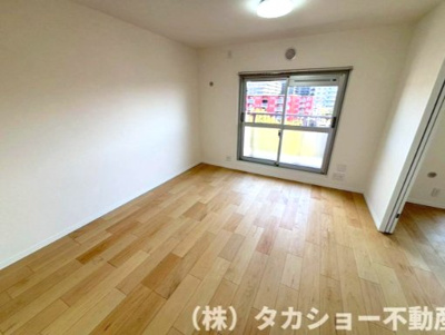 【居間・リビング】 | グリーンハイム検見川　9号棟 | こちらのリビングで趣味の時間をお楽しみください