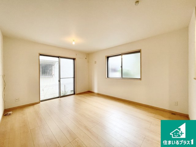 堺市堺区旭ヶ丘北町　中古一戸建ての居間・リビング|ゆったりとしたリビングです