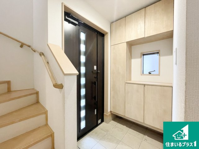 堺市堺区旭ヶ丘北町　中古一戸建ての玄関|ゆったりとした玄関です