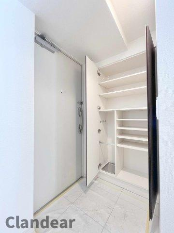 サンクレイドル浅草の玄関|ドキドキの新生活も、安心してスタート。ぴったりの住まいを見つけませんか？クランディアが一緒に住まい選びをサポートします‼　まずは、お気軽にお問合せください　＃クランディア