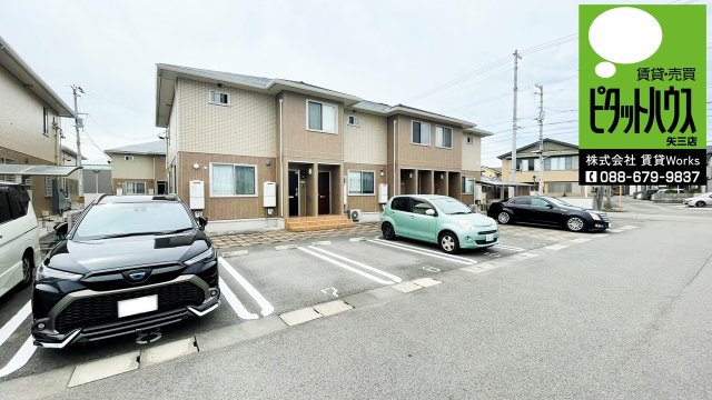 ロン・ラポール A棟の外観