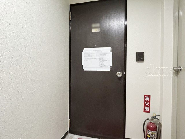 【その他共用部分】 | ヴァンヴェール渋谷 | 皆様をお迎えする、お部屋の玄関ドア。開けやすさや開放角度、ドアノブの操作しやすさや鍵の形状などを、現地で一度ご確認ください。～即日のご見学可能～　お問合せはお気軽にどうぞ。