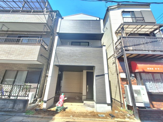 【前面道路含む現地写真】 | 江戸川区下篠崎町　新築戸建 | 南向きの新邸！３LDK、車庫付きです♪建物完成、ご内覧可能です！