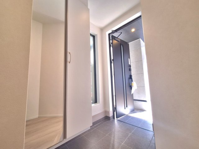 【外観】 | 江戸川区下篠崎町　新築戸建 | 南向きの新邸！３LDK、車庫付きです♪3月中旬頃完成予定、ご内覧可能です！