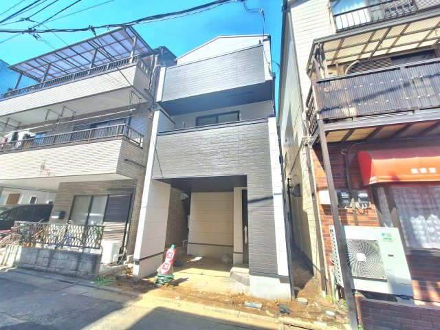 【前面道路含む現地写真】 | 江戸川区下篠崎町　新築戸建 | 南向きの新邸！３LDK、車庫付きです♪建物完成、ご内覧可能です！