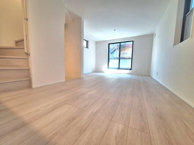 【洋室】 | 江戸川区下篠崎町　新築戸建 | 南向きの新邸！３LDK、車庫付きです♪建物完成、ご内覧可能です！