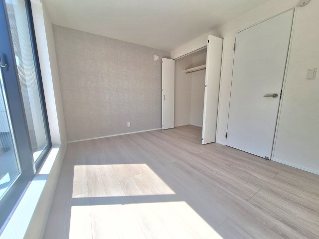 【洋室】 | 江戸川区下篠崎町　新築戸建 | 南向きの新邸！３LDK、車庫付きです♪建物完成、ご内覧可能です！