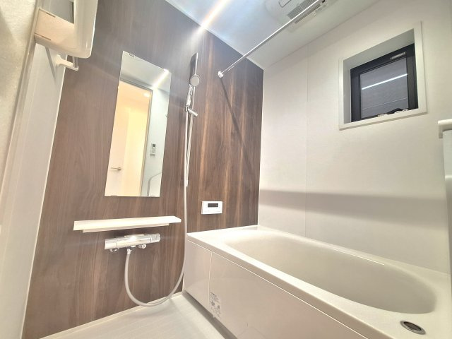 【浴室】 | 江戸川区下篠崎町　新築戸建 | 南向きの新邸！３LDK、車庫付きです♪建物完成、ご内覧可能です！