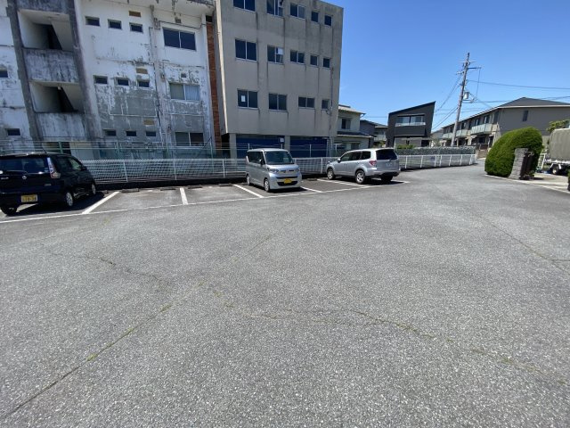ヴィエルジュ大道の駐車場