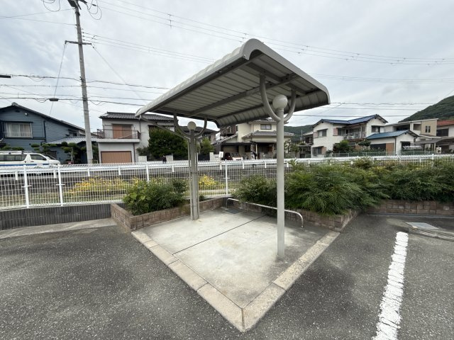 シン．シン．ハウスＤの駐車場